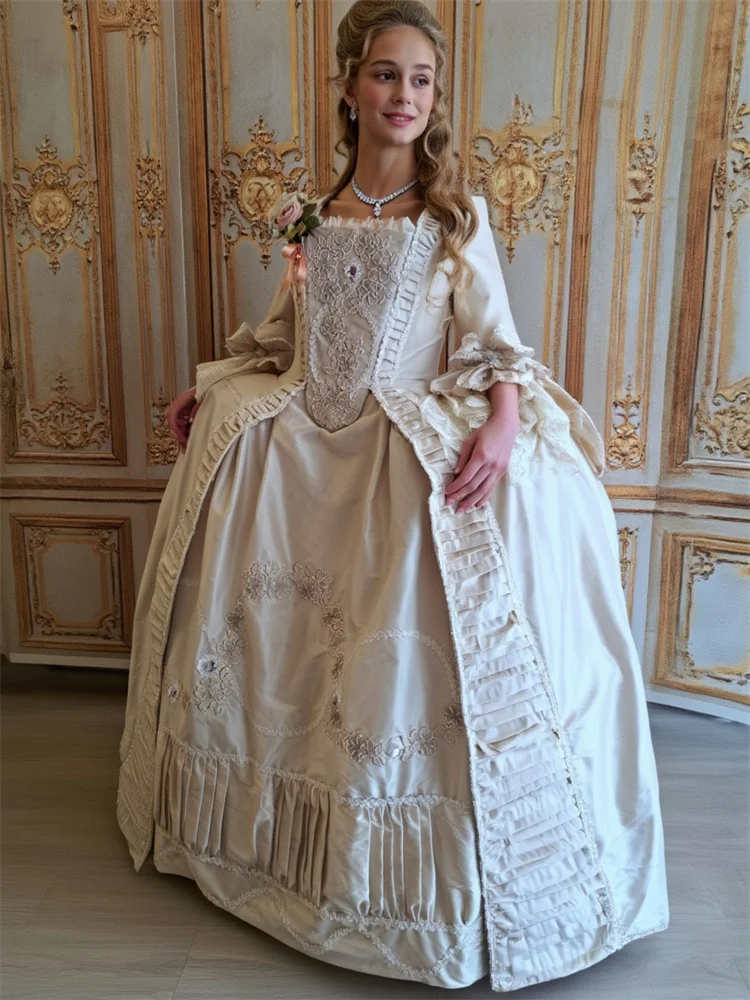 Französisches Rokoko-Kleid aus den 1770er Jahren, wunderschönes Barockkleid, französisches Hofkleid, Königin Marie Antoinette Ballkleid