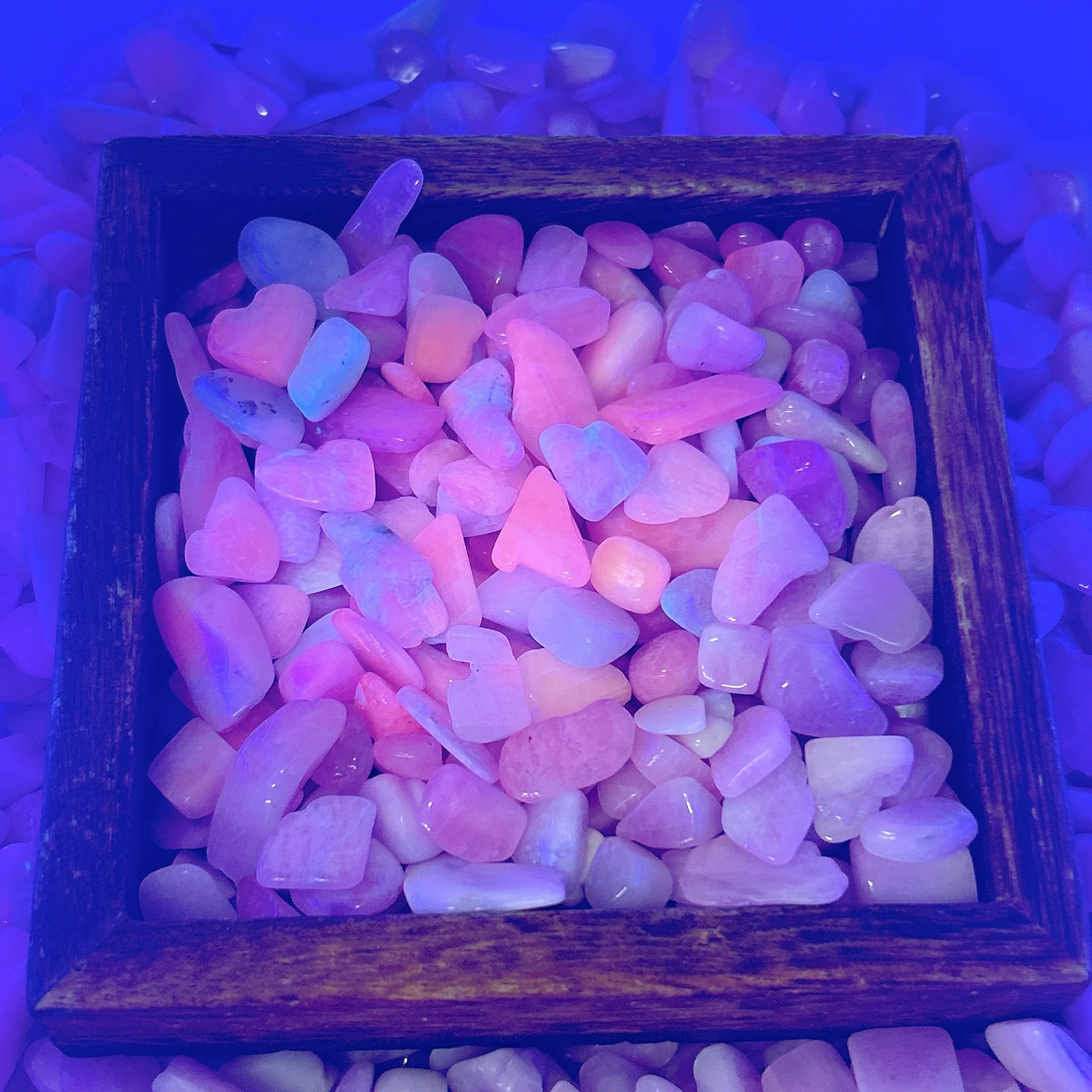 High Quality Natural Crystal UV Light Flashy Kunzite Freeform Chips Energy Reiki Ornament Healing Ore Home Decorations Gift
