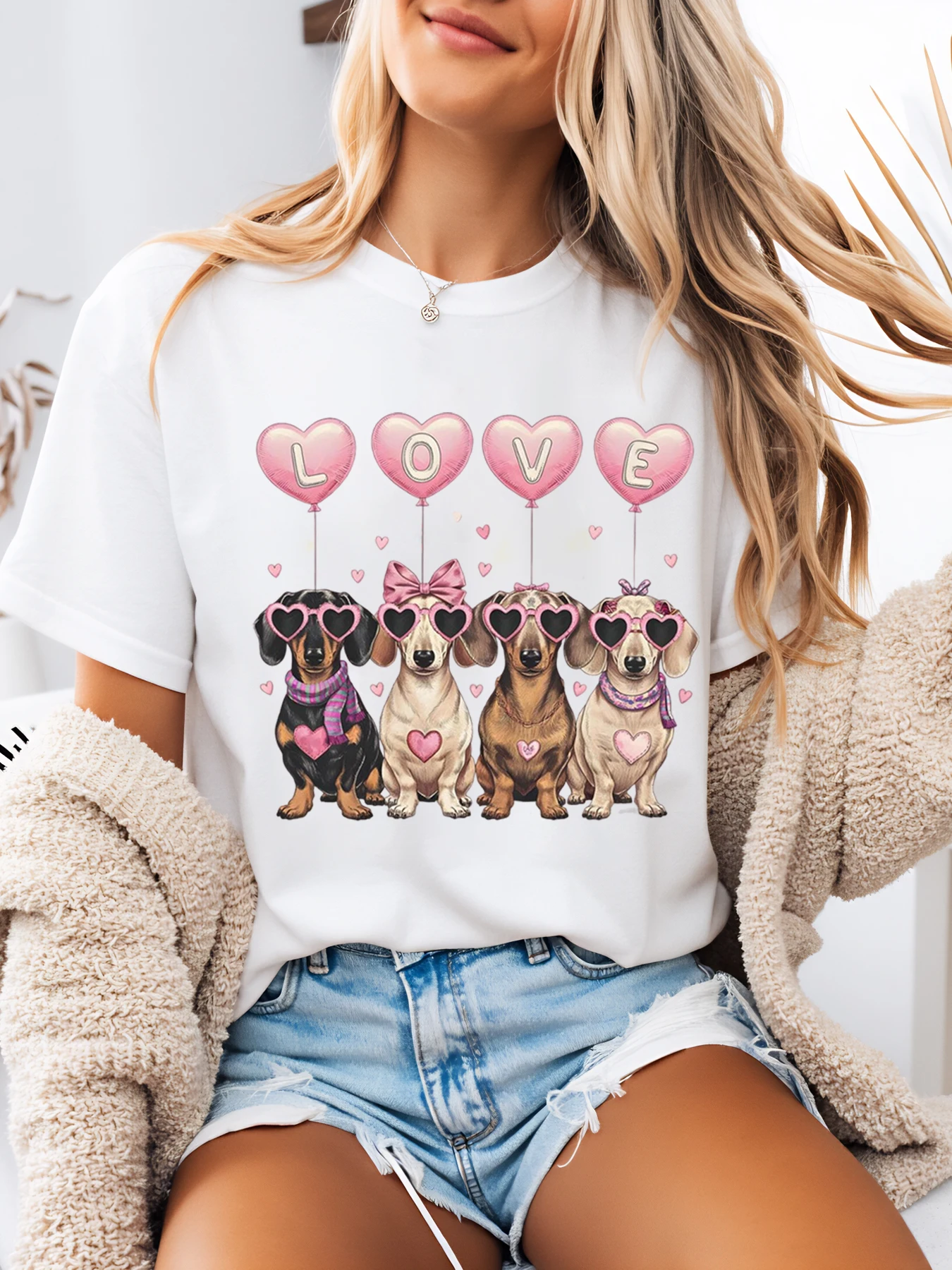 

Dachshund Love Balloons Valentine T-Shirt Women Casual Outfit for Valentine's Day White Plus-Size