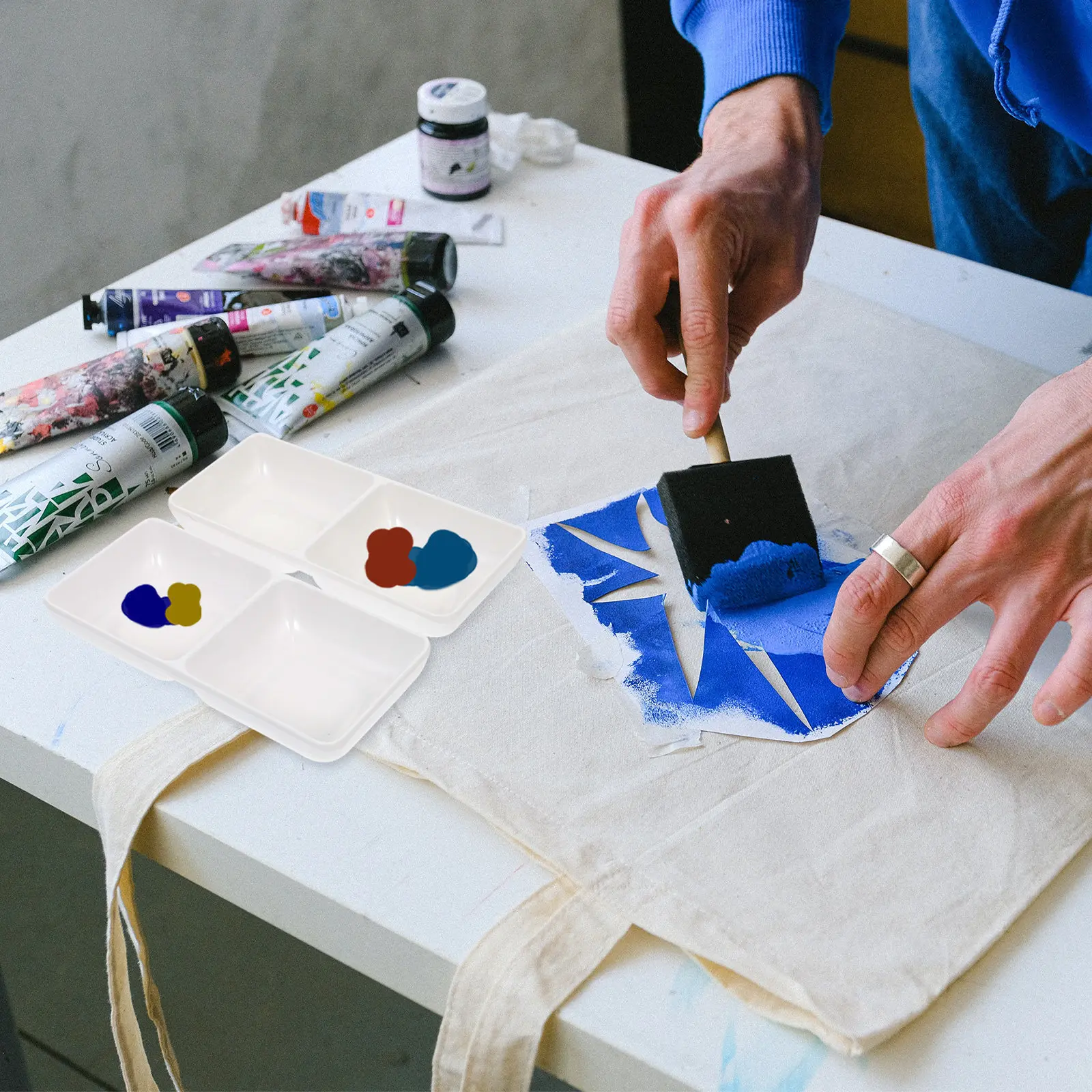 

2Pcs Versatile Pigment Mixing Tray Non-Slip Base for Painting and Seasoning Storage Container Color Mixing Dishes Study Room