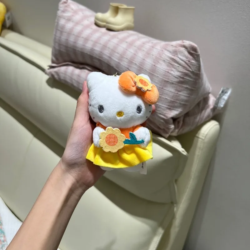 2025年新作 かわいいハローキティ ひまわりぬいぐるみ 日本サンリオ漫画 バックパックペンダントキーホルダー 子供の誕生日プレゼント