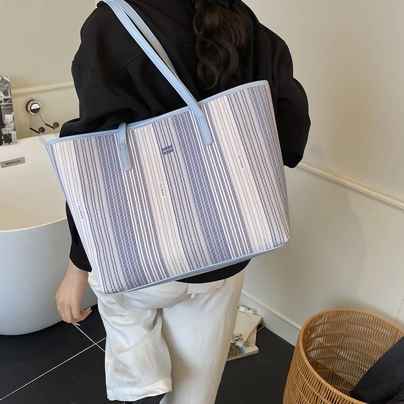 

Elegant Women Luxury Leather Fashion Tote Bag High End Designer Shoulder Handbag For Stylish Daily Urban Fashion