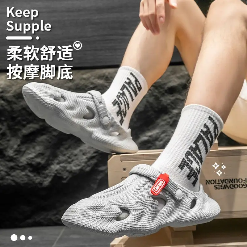 Las sandalias Dopamine Hole son modernas y versátiles para usar al aire libre, transpirables y con orificios para refrescarse en la playa.