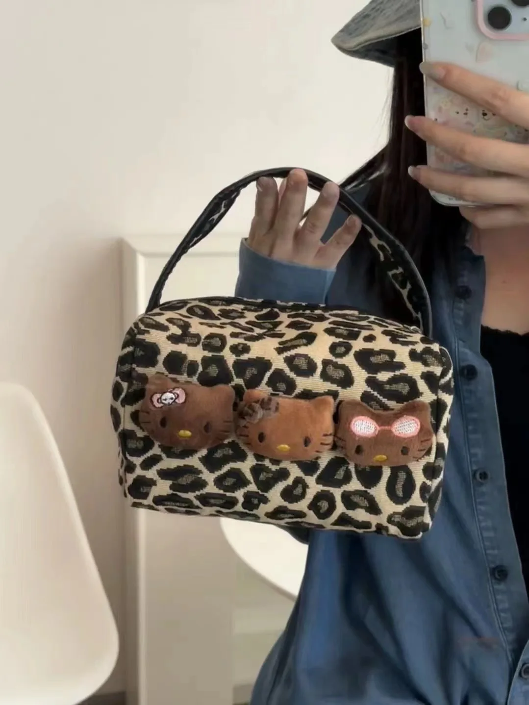 حقيبة مكياج هالو كيتي ليوبارد من الجلد الأسود للنساء ذات سعة كبيرة وحقيبة يد محمولة للسفر والعناية بالبشرة ومستحضرات التجميل