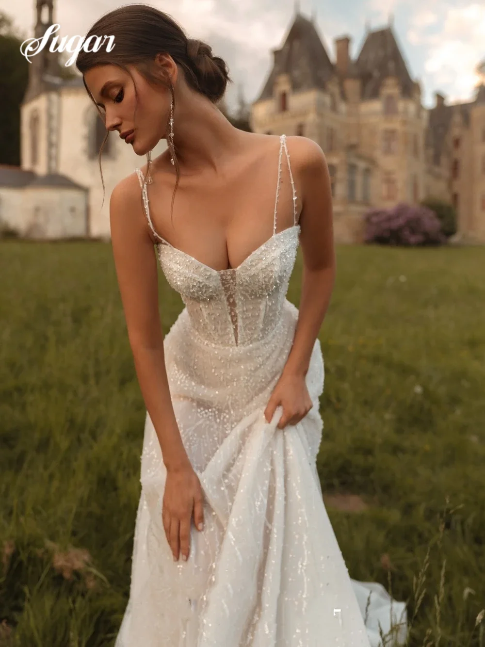 A Line Wedding Dress Sweetheart Thin Spaghetti Straps Sqeuins Customized Bridal Gown Zipper Back Beaded Romantic Bride Wear