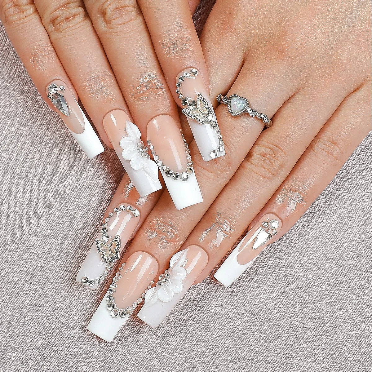 Elegante naakt-witte strass vlinderpersnagels (Cd008)