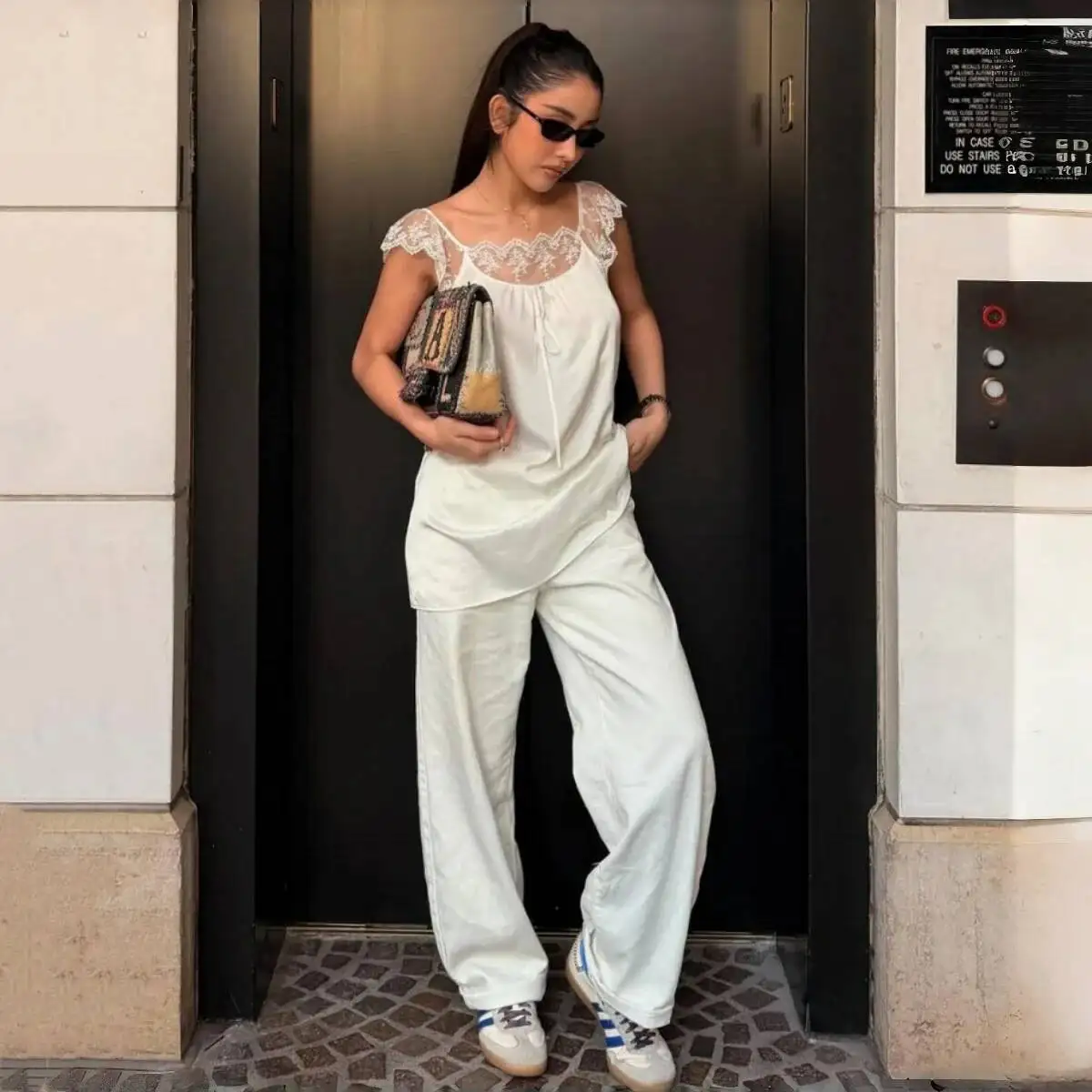 Apprabant feminino renda guarnição casual tanque mini vestido retalhos cetim pescoço quadrado rendas sólido sexy sem costas férias solto vestido de verão