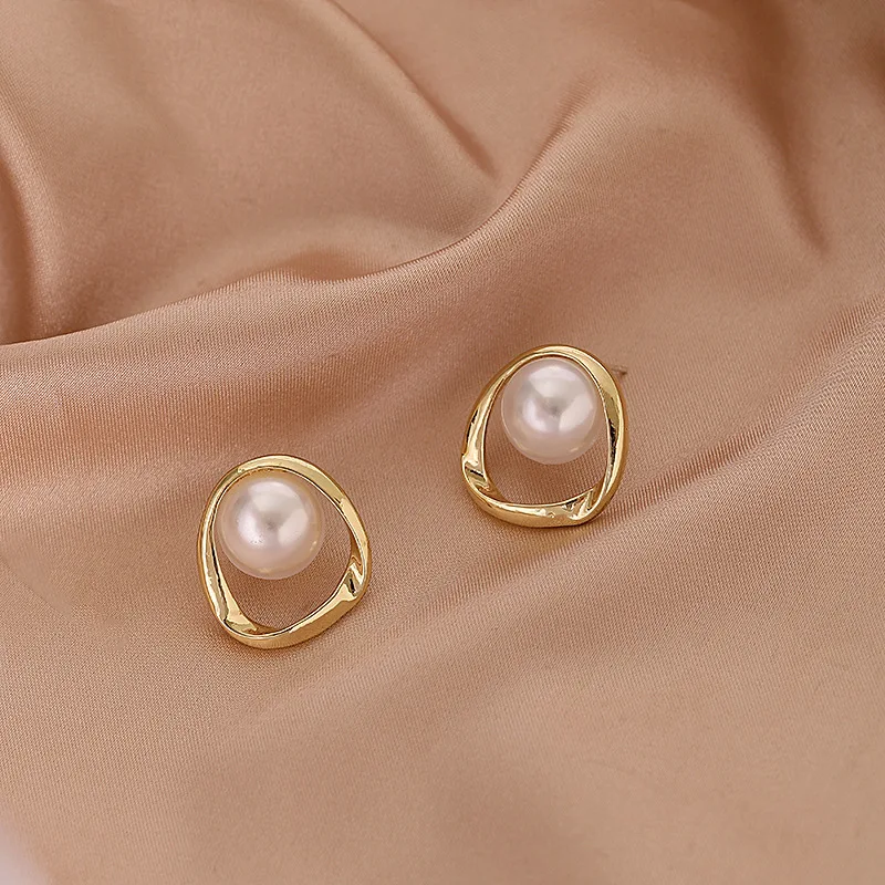 Natural pearl earrings female temperament light luxury long studs silver needle retro ear accessories wholesale