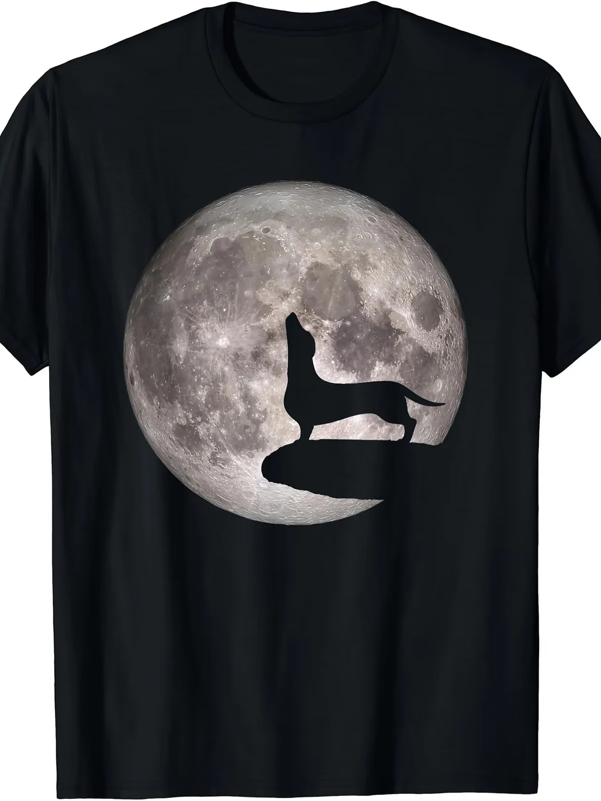 

Funny Howling Dachshund T-Shirt - Retro Wiener Dog Full Moon Suitable for Men &