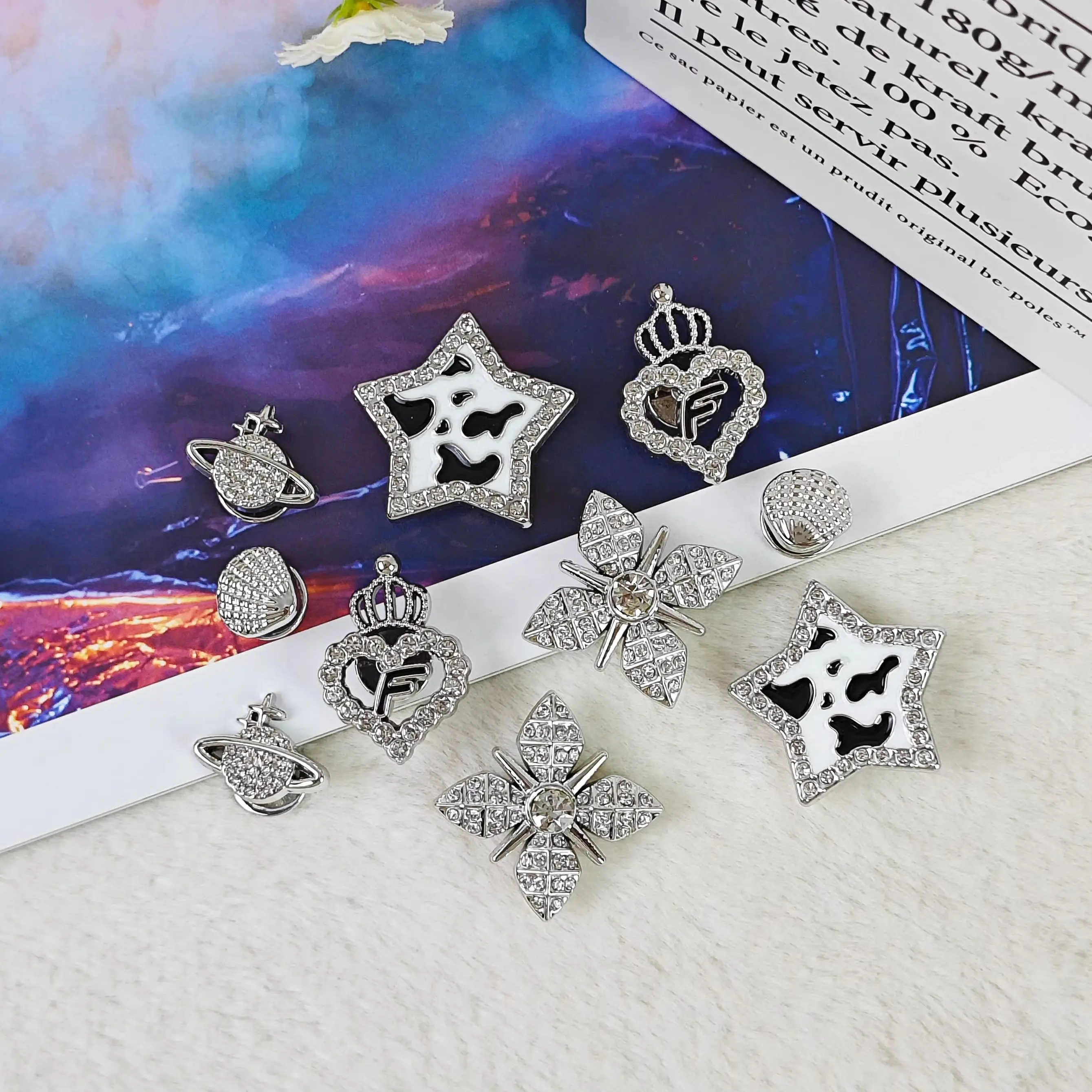 10Pcs DIY Shoe Decoration Charms: Shiny Leopard Print Stars, Crown Hearts, Planets, Shell Decorative Buckles. Non-Metallic Lightweight Material. Y2K Fashion Versatile Cute Personality Accessories for Men and Women. Suitable for Eva Beach Shoes, Sandals, Removable Shoe Decorations, Holiday Gifts