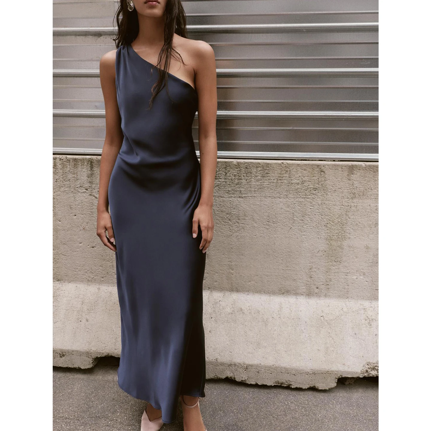 خريف جديد وصول المرأة ميدي الدكتور غير المتكافئة الحرير الساتان الملمس مطوي الزخرفية فضفاضة تناسب الجولة Ne زر واحد عادية #4