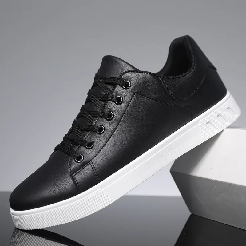 Luxe lederen heren casual schoenen zachte zool sneakers mannelijke Britse flats mode gevulkaniseerde schoenen voor heren retro skateboardschoenen