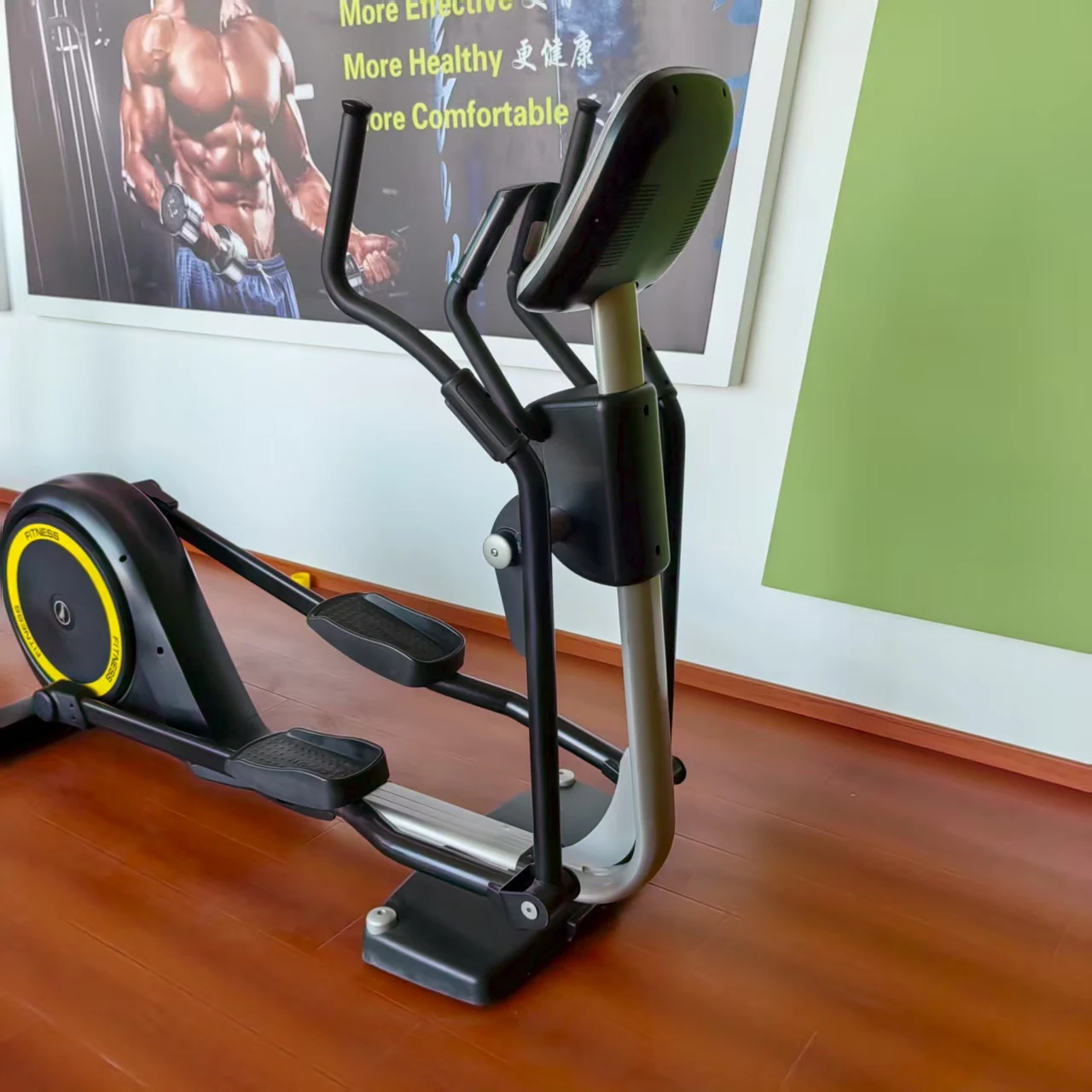 

Коммерческий эллиптический тренажер для фитнес-залов от китайского производителя, с регулируемым сопротивлением