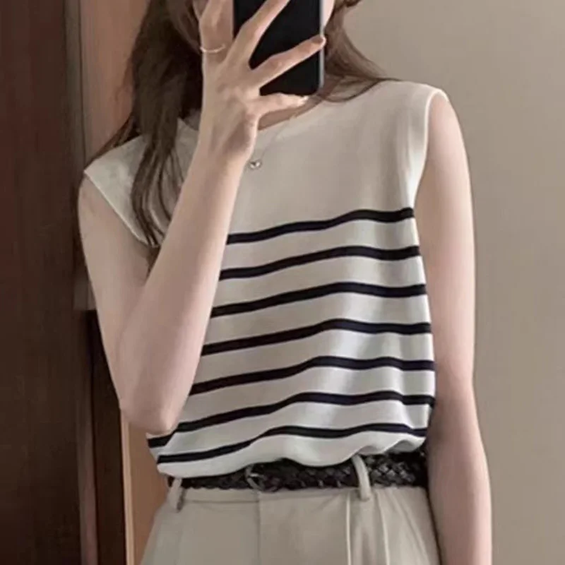 2024 New Summer Elegant Fashion Korean Style Retro T-shirts for Women Loose Casual Sleeveless O Neck Striped Knitting Chic Tops