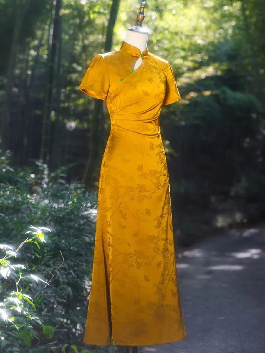 فساتين تشيباو الصينية الجديدة لربيع وصيف 2025، فساتين صينية شرقية مع مقاس نحيف أنيق، فستان طويل مذهل للنساء