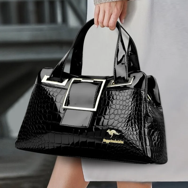 

Chic Women's Shoulder Bag Made Of Rattlesnake-Print Leather Featuring Trendy Peru Neat Lightweight Daily Style​