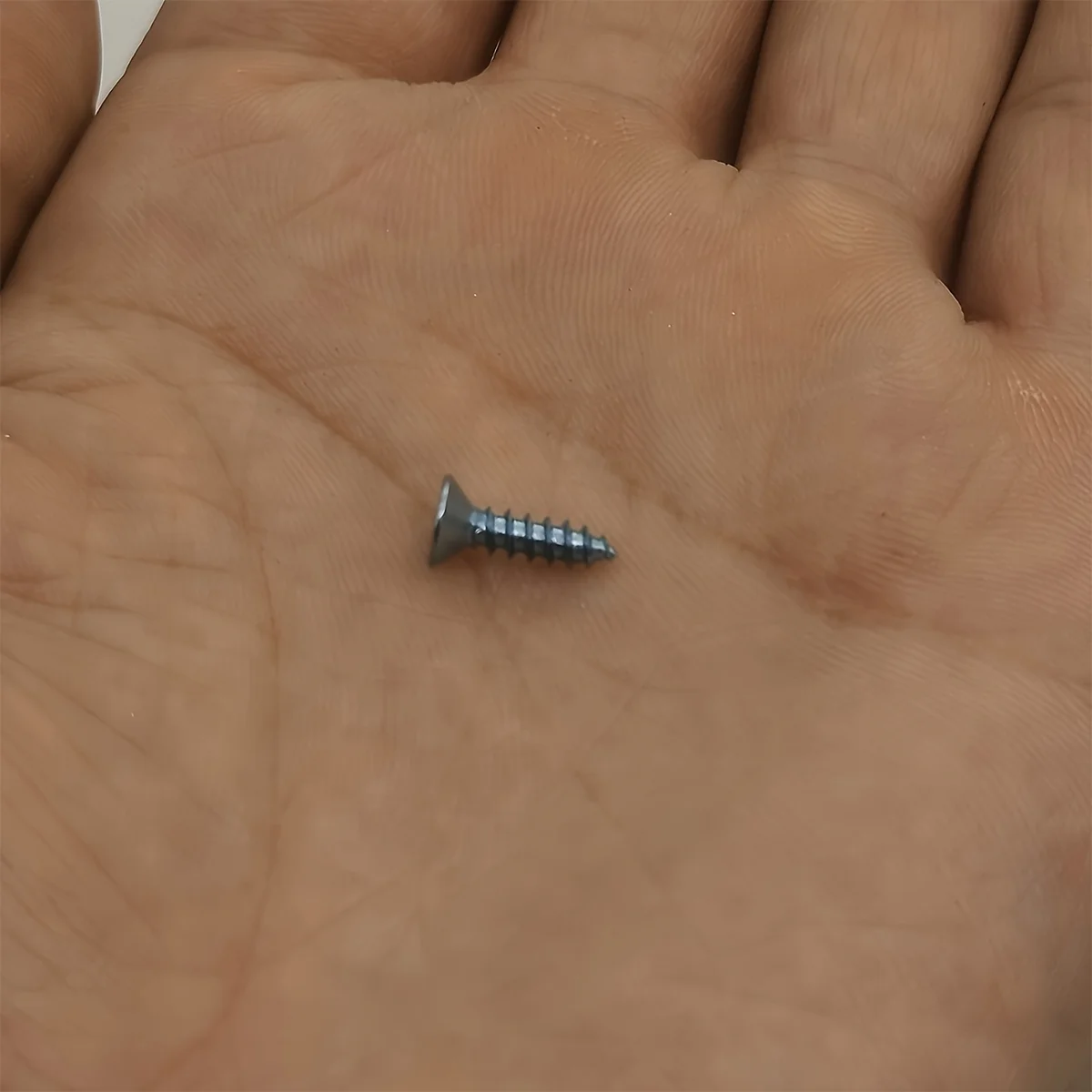 300Pcs Short Wood Screws, Micro Phillips Flat Head Screws, Multi‑Purpose Tiny Wood Screws for Electronic Accessories