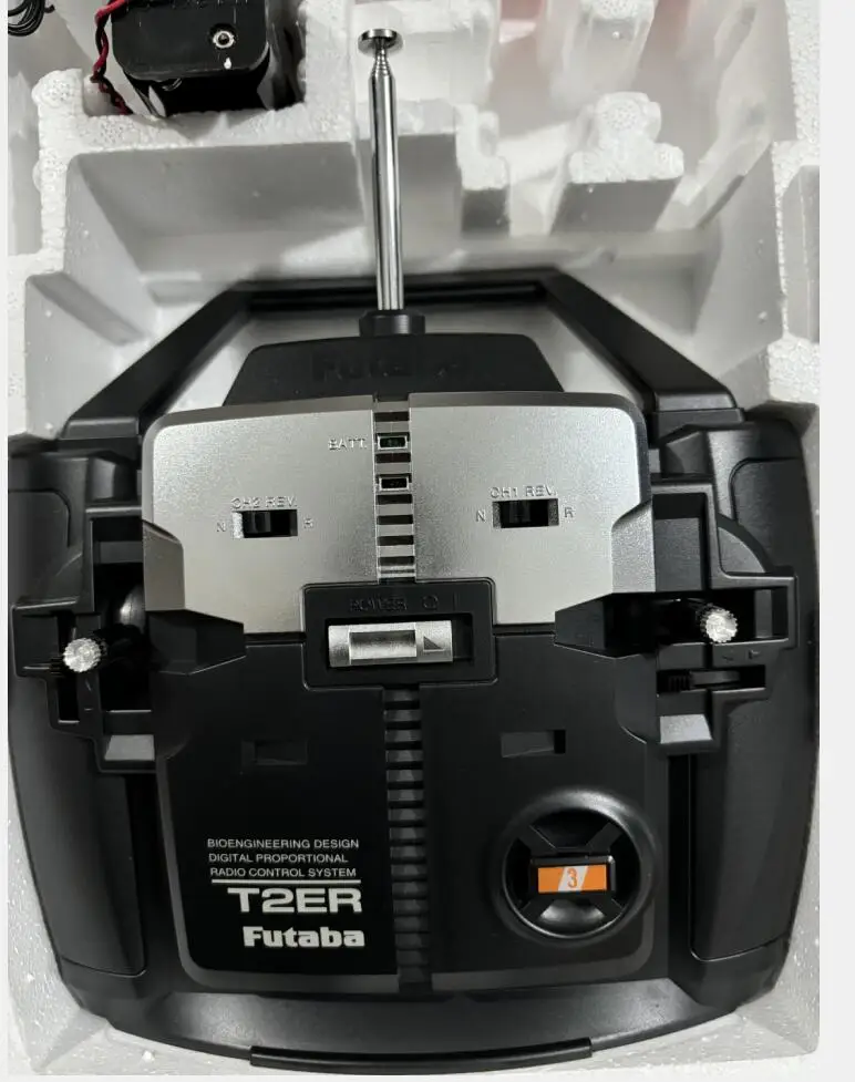 Futaba 2ER 2Ch Tx 27MHz & receiver Combo 2 Channel Digital Proportional R/C System T2ER AM 27MHZ
