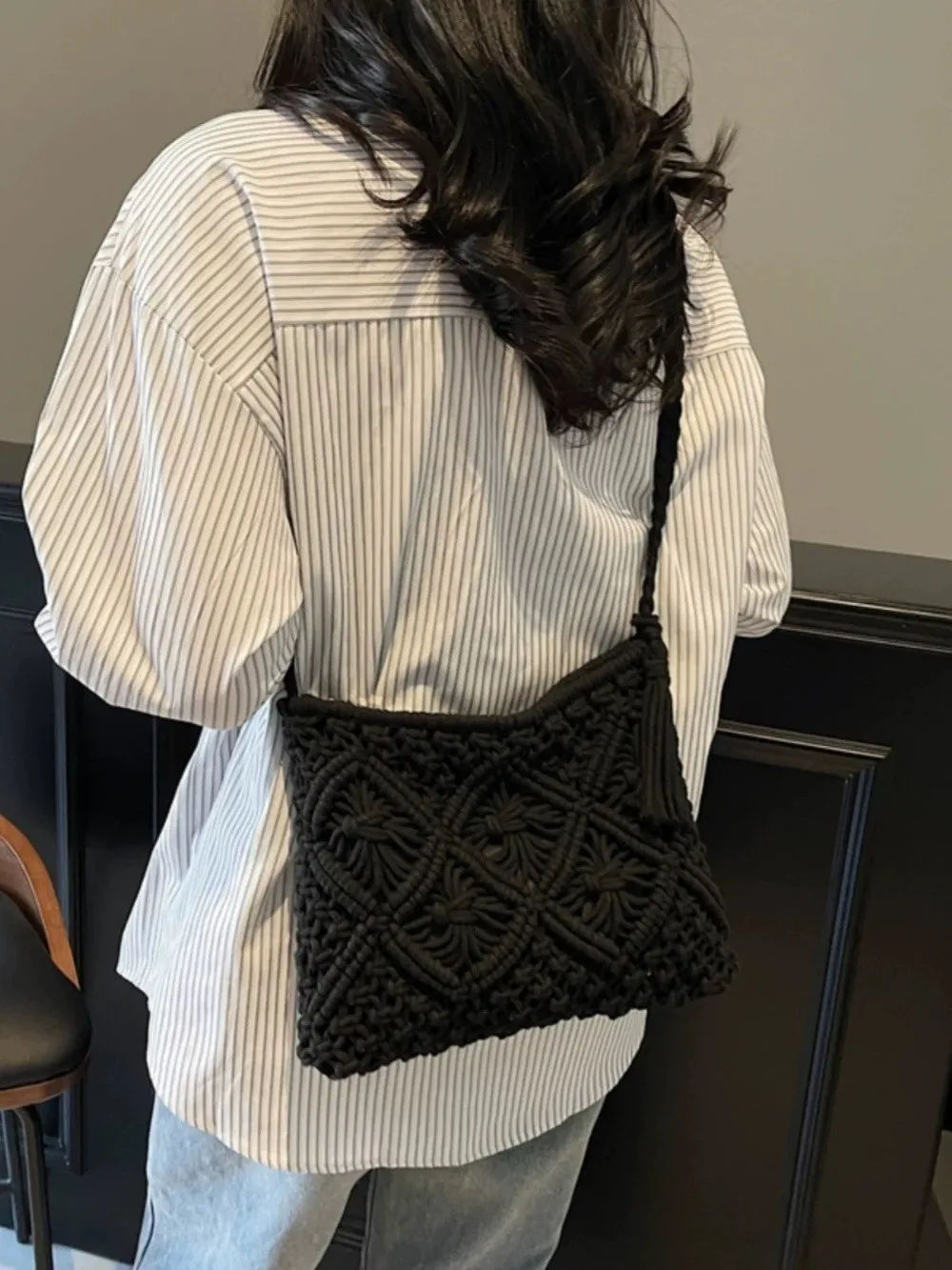 Neue Retro-Style Messenger-Tasche, Ausgehöhlte Rechteckige Schultertasche mit Quaste, Umhängetasche für Reisen – Detail 10