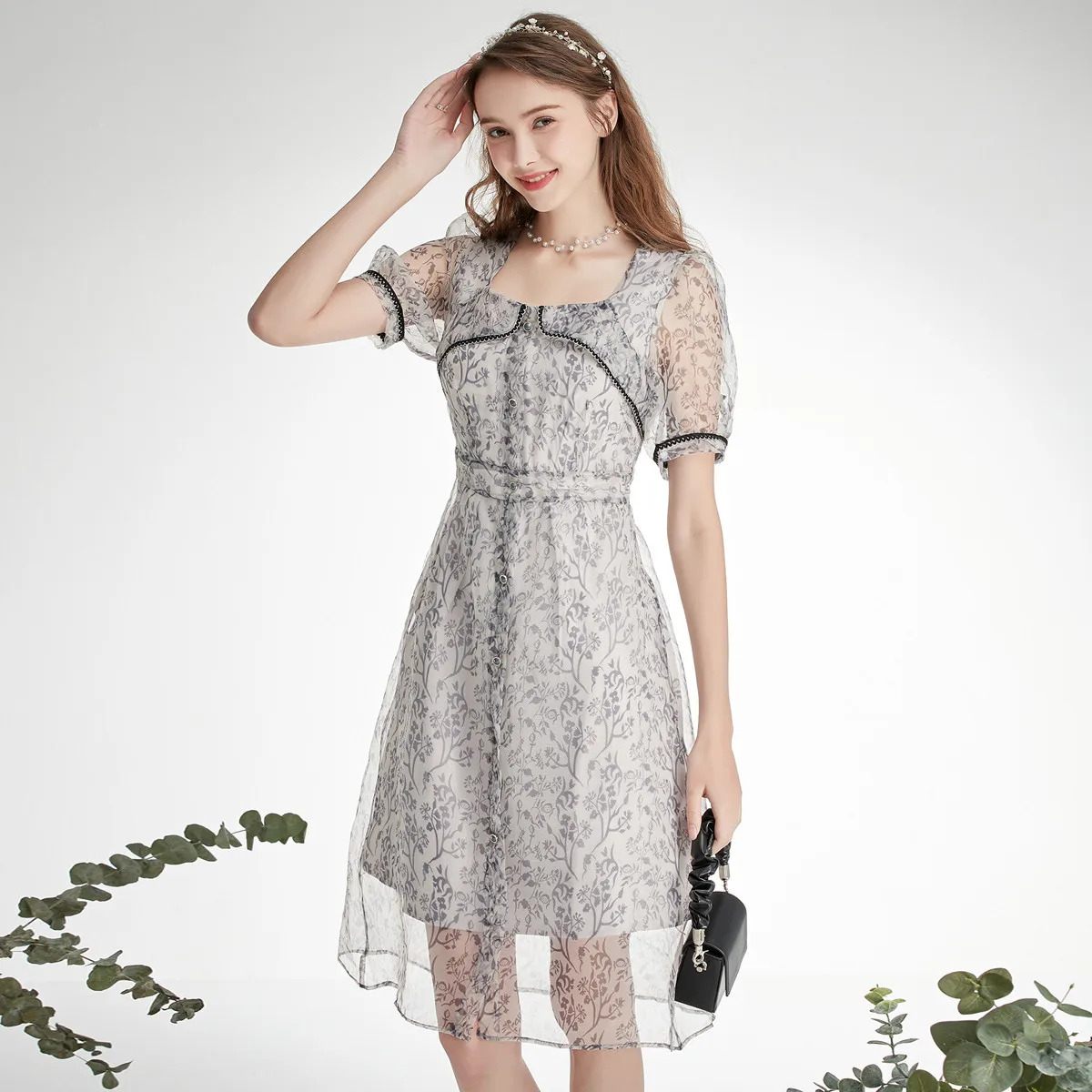 

Spring and Summer French-style Tea Break Dress - Lightweight Silk Lightweight Long Dress with Waist-Spinning and Floral Details