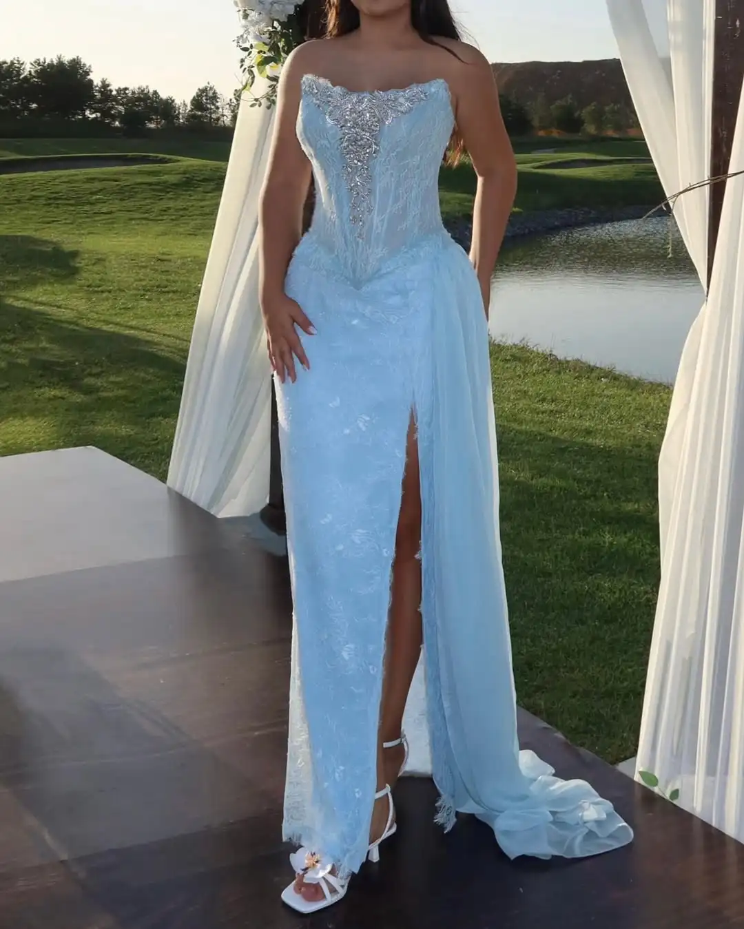 Ofherown 라이트 블루 레이스 아플리케 크리스탈 이브닝 드레스 하이 슬릿 스트랩리스 프롬 가운 특별한 날을 위한 파티 드레스