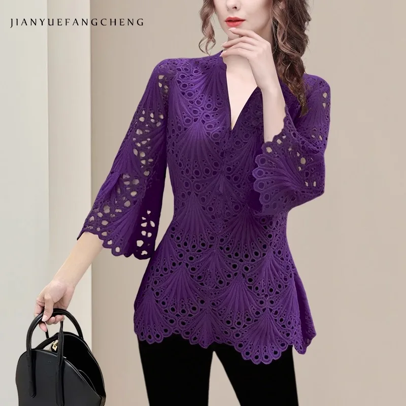 เสื้อผู้หญิงสไตล์วินเทจ แขนบาน คอวี ปักลายฉลุ ผ้าลูกไม้ สำหรับฤดูใบไม้ผลิและฤดูร้อน ทรงเข้ารูป สบายๆ