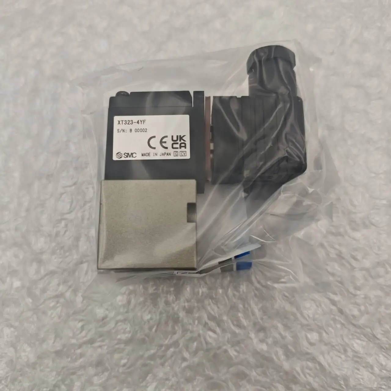 حقيقي SMC هوائي الملف اللولبي صمام XT323-4YF XT323-4 صمام الملف اللولبي ثلاثي الاتجاهات