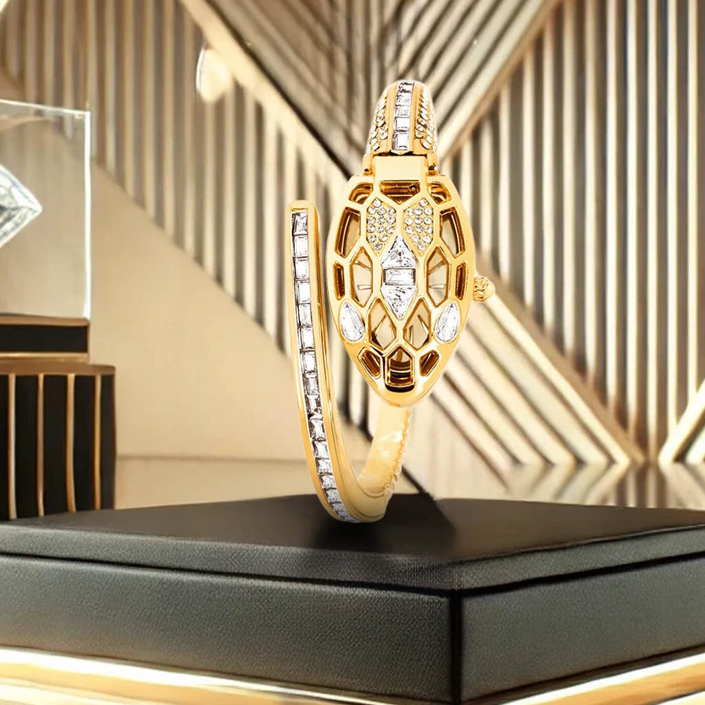 A Women's Golden Snake Shaped Bracelet With Hollowed Out Design, Fashionable and Elegant Quartz Watch, High-End Accessory