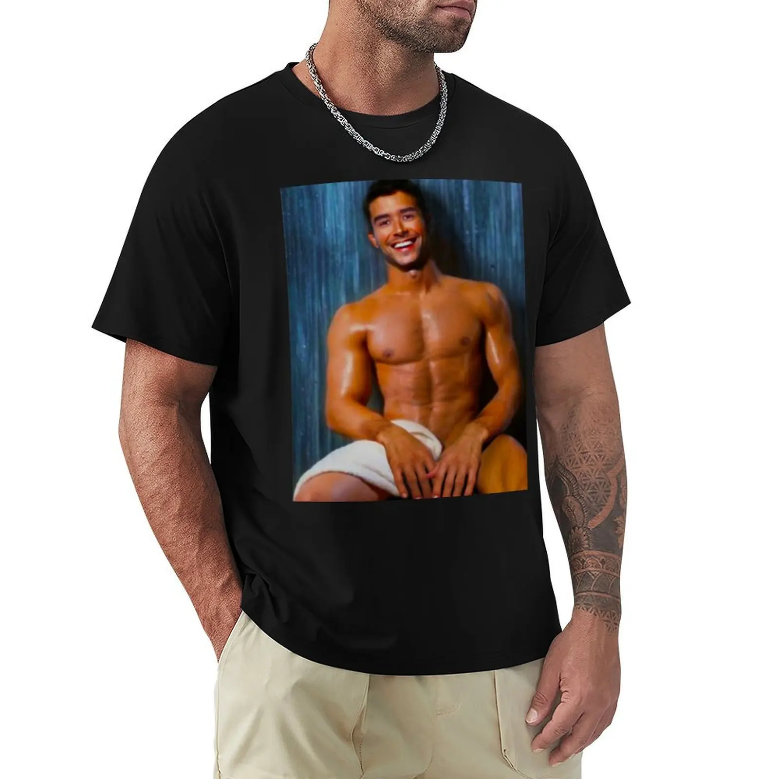 

Sexy, happy guy in the sauna T-Shirt Anti-Pilling Casual T-Shirt