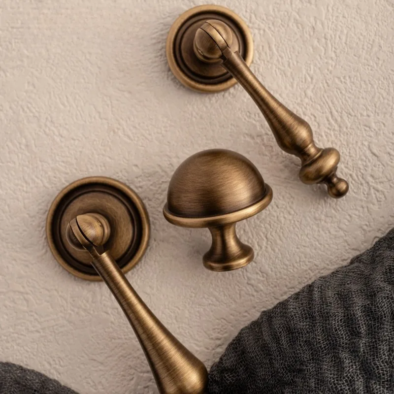 Retro embossed feather pattern brass cupboard door handle American drawer clothes cupboard door handle
