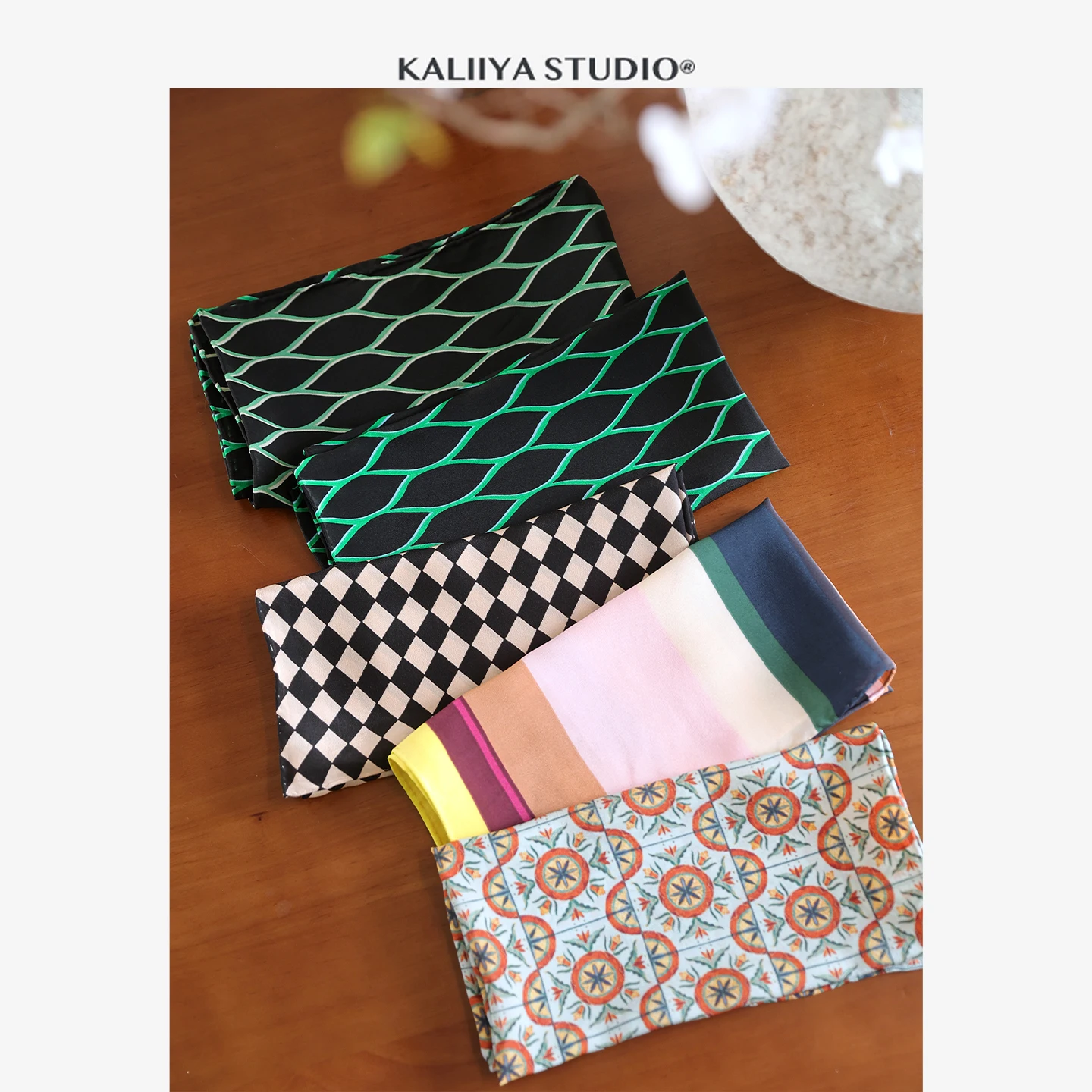 

KALIIY Silk Double Gauze Small Square Scarf Silk Versatile Women's Scarf Decorative Commute Fashion Accessory