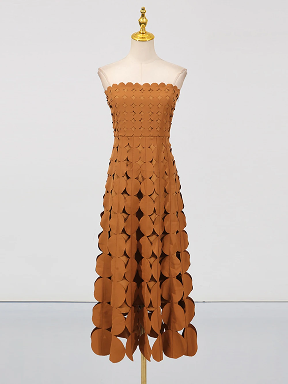 فستان Modphy دائري مقصوص للنساء بدون حمالات عالي الخصر مرقع بحاشية شرابة فساتين ماكسي صلبة للسيدات ملابس صيف 2025