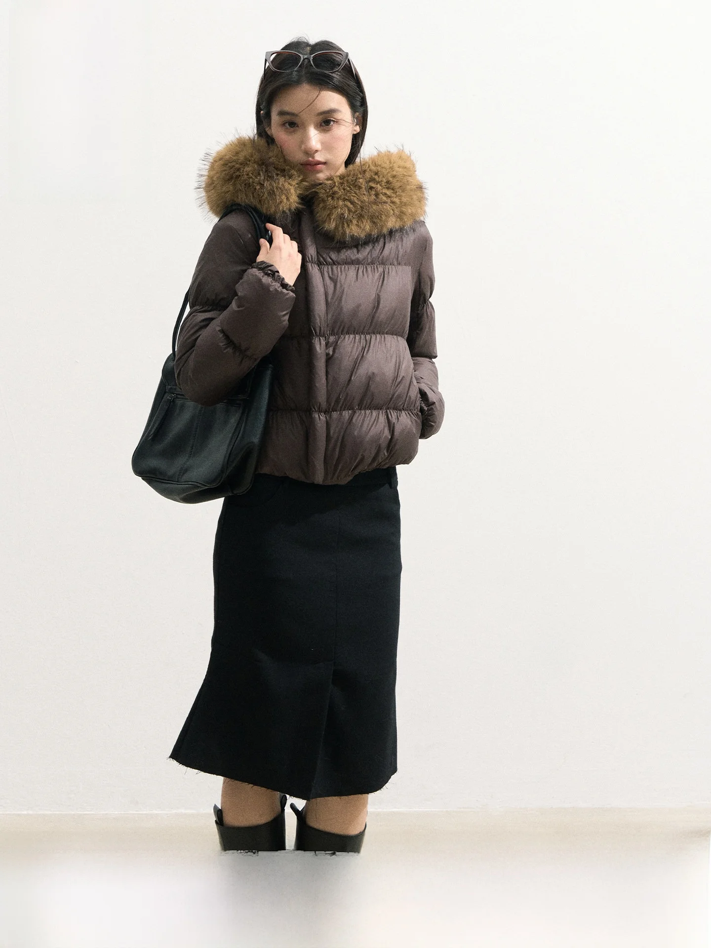 

Женское модное повседневное теплое пуховое пальто Anna Cute с отстегивающимся большим меховым воротником, 90% белый пух, для города, стандартный крой