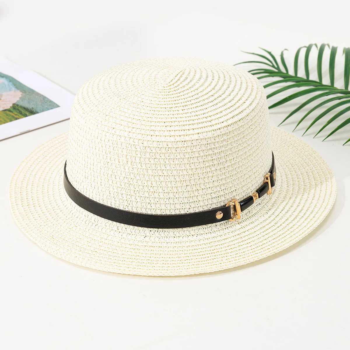 Summer straw hat Women\'s fashionable straw woven sun shading hat Flat top British retro sun protection hat Travel beach sun hat