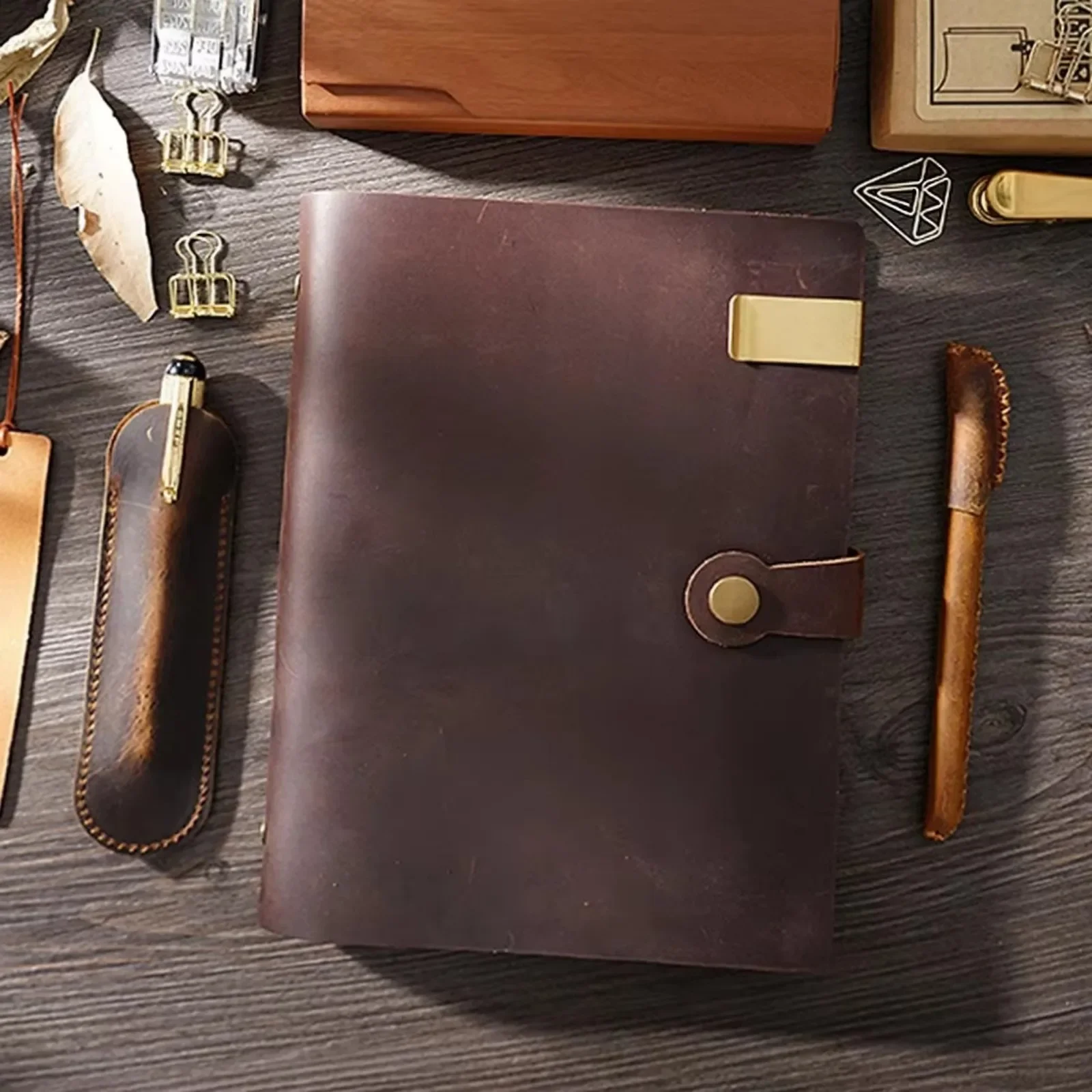 غطاء مخطط من الجلد الطبيعي عتيق مقاس A5 قابل لإعادة الملء مع 6 حلقات للمدرسة والمكتب ومذكرات الكتابة اليومية