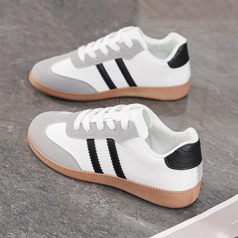 

2025 Women Sports Shoes Fashion Casual Flats Vulcanize Shoes Ladies Outdoor Walking Sneakers Women Comfortable Classical Shoe