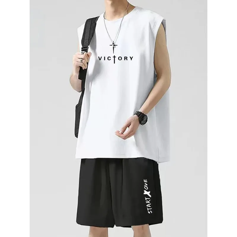 

Мужской летний спортивный комплект без рукавов, быстросохнущий и охлаждающий, подходит для бега + модная футболка с круглым вырезом и принтом.