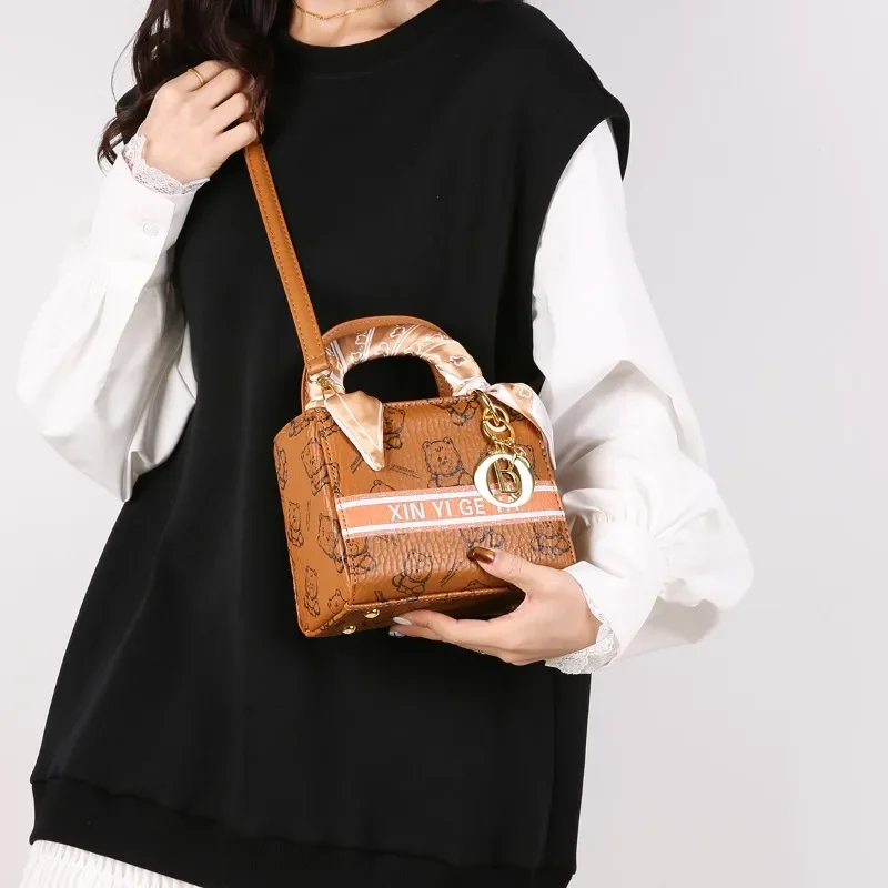 

Fashionable Women's Crossbody Bag Leather Design With Adjustable Strap From Top Luxury Brand Elegant Classic Messenger Handbags