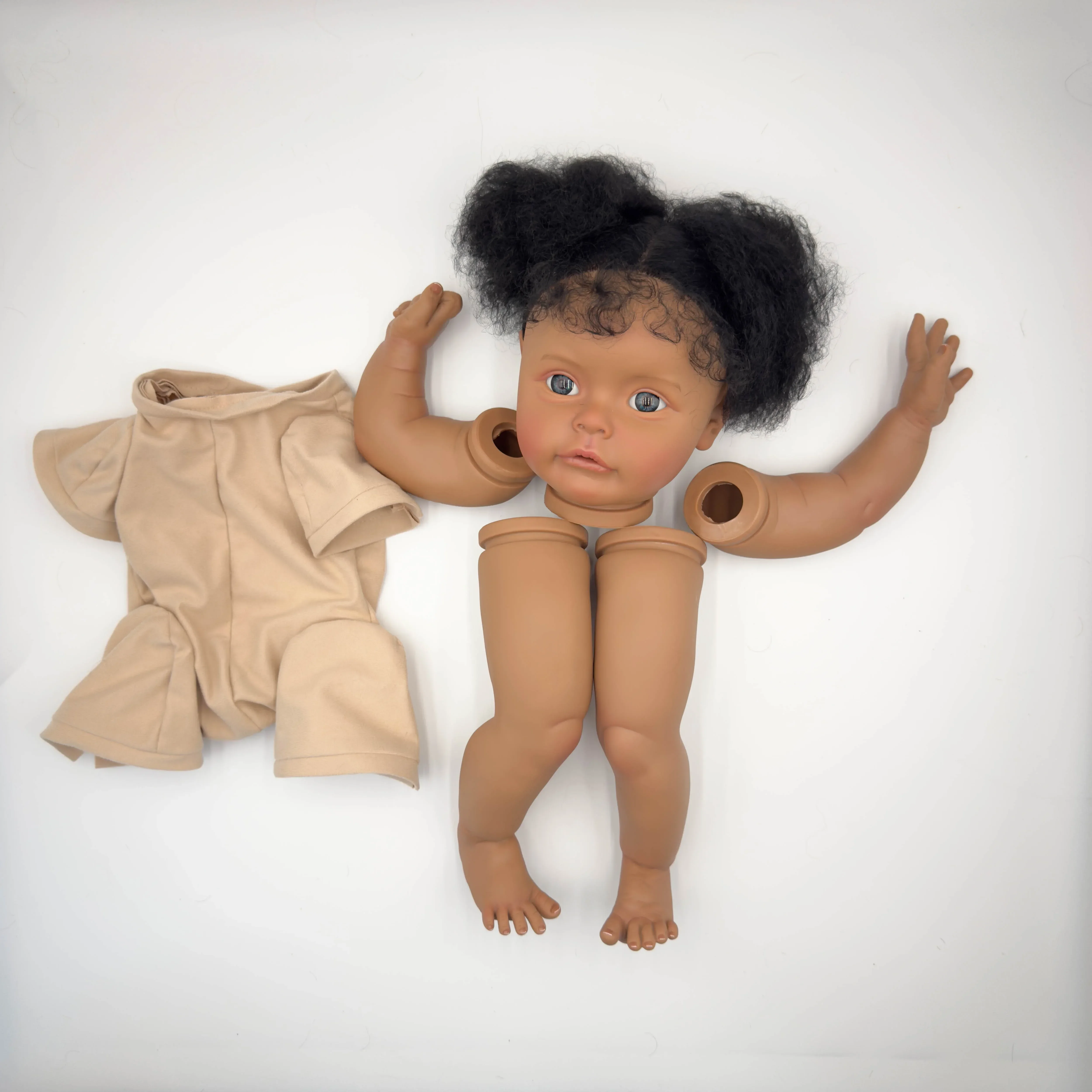 NPK 24'' Dark Skin Unfinished Reborn Doll Kit Reborn Suesue Lebensechte bemalte Kit Puppenteile mit Handwurzelhaar