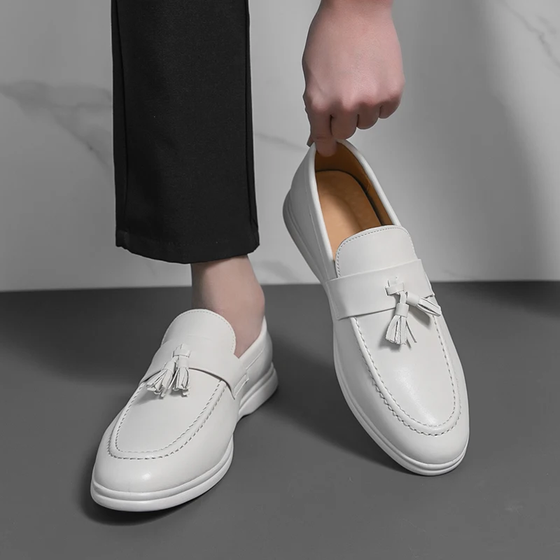 Fashion Brand Men's Tassel Loafers Comfortable Casual Small Leather Shoes British Style Men's Round Toe One Foot Set Lazy Shoes