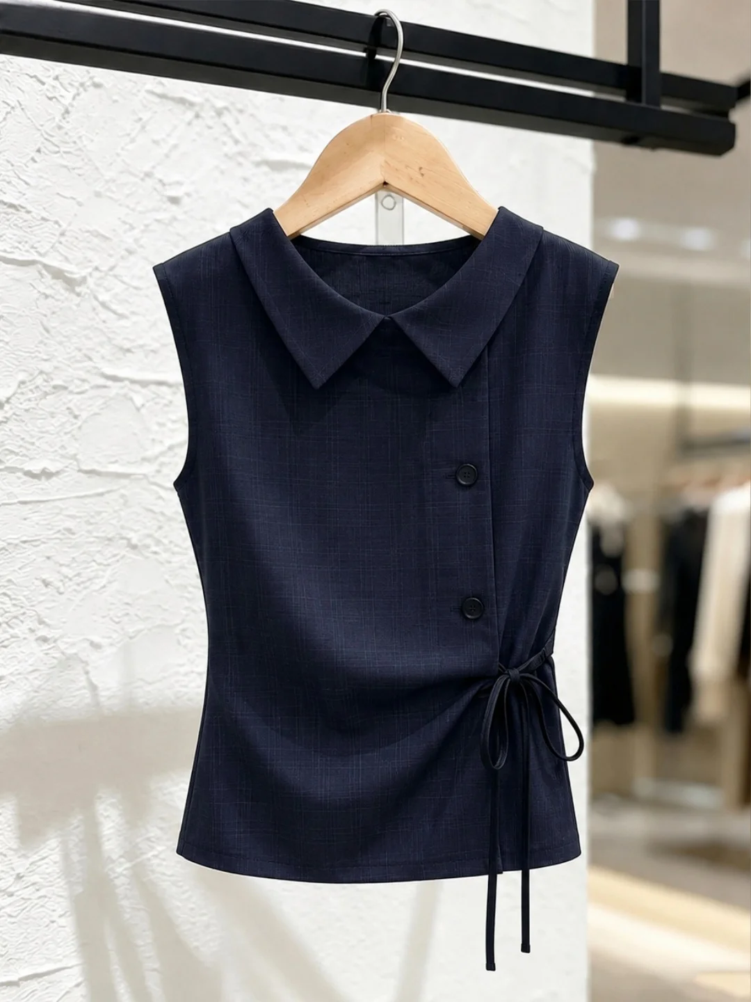 

2026 Summer New Commuter Versatile Sleeveless Vest Korean Design Sense Belted Collar Top Fashionable Age-Defying Silk Bl...