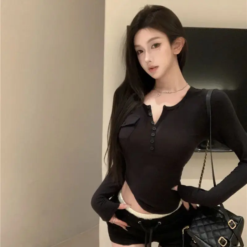 Early autumn design niche V-neck long-sleeved T-shirt for women, hot girls slim fit tops black one size fall clothes