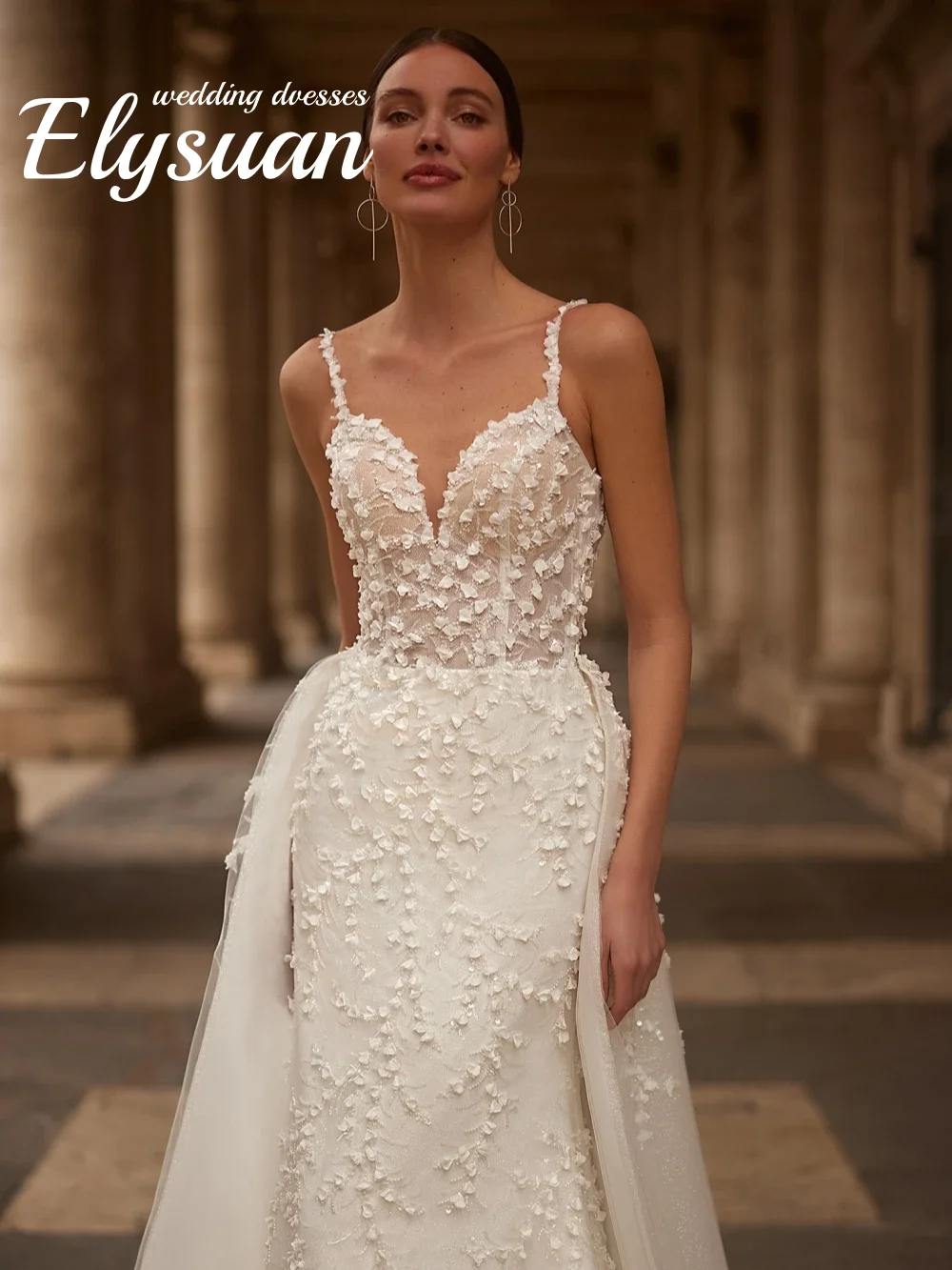 Robe de mariée personnalisée en dentelle perlée, élégante, avec des Appliques, col en v, bretelles Spaghetti, avec traîne détachable