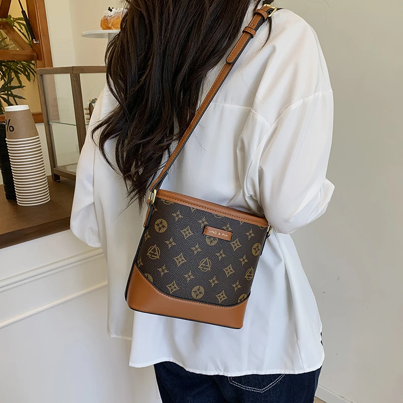 

Classic Designer Chain Strap Crossbody Bag Premium Leather Women's Handbag Luxury Fashion Zipper Shoulder Bag