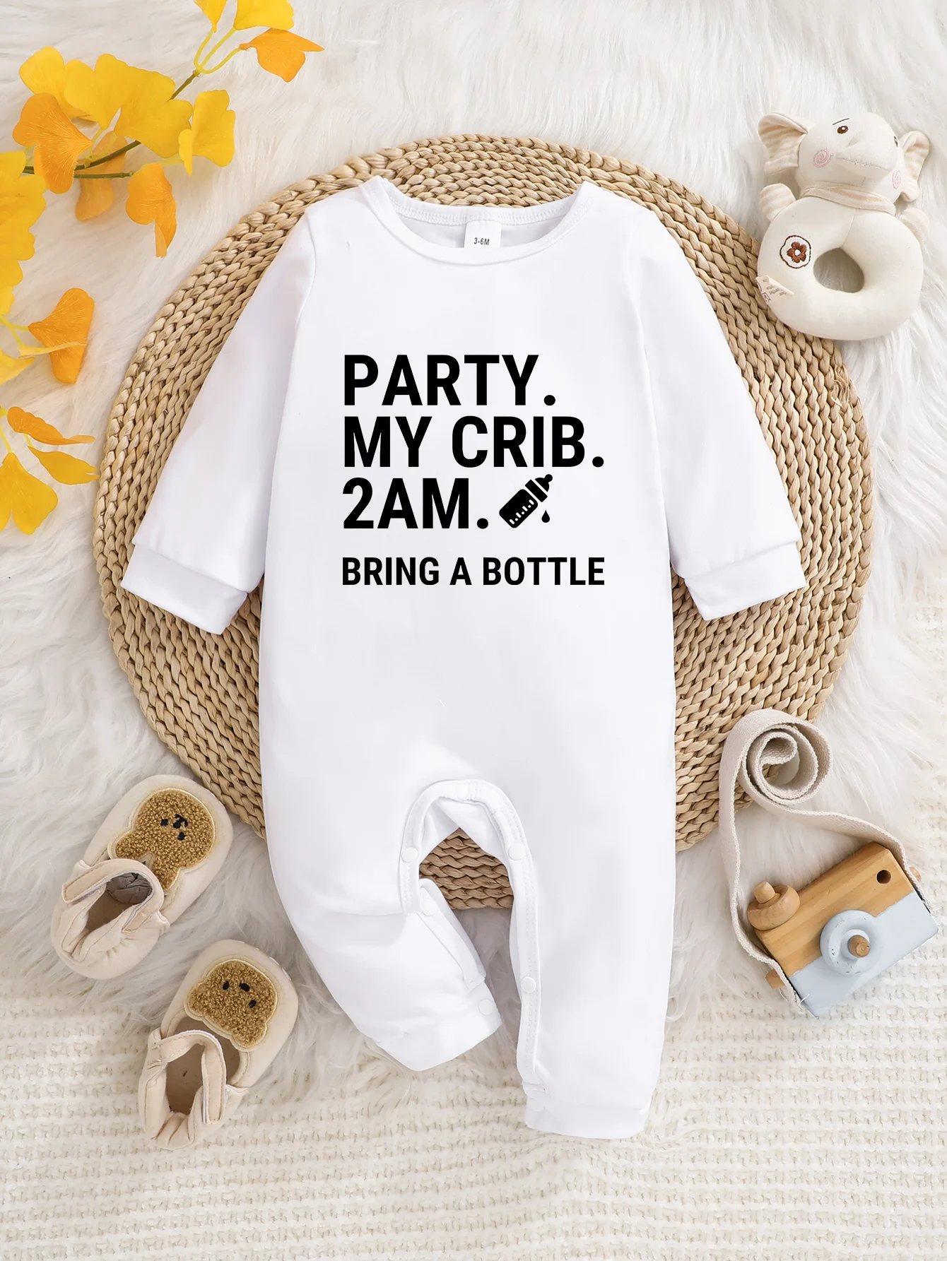 

Детский комбинезон с длинными рукавами, забавным буквенным принтом, на пуговицах, простой в уходе, подходит для молодых родителей.