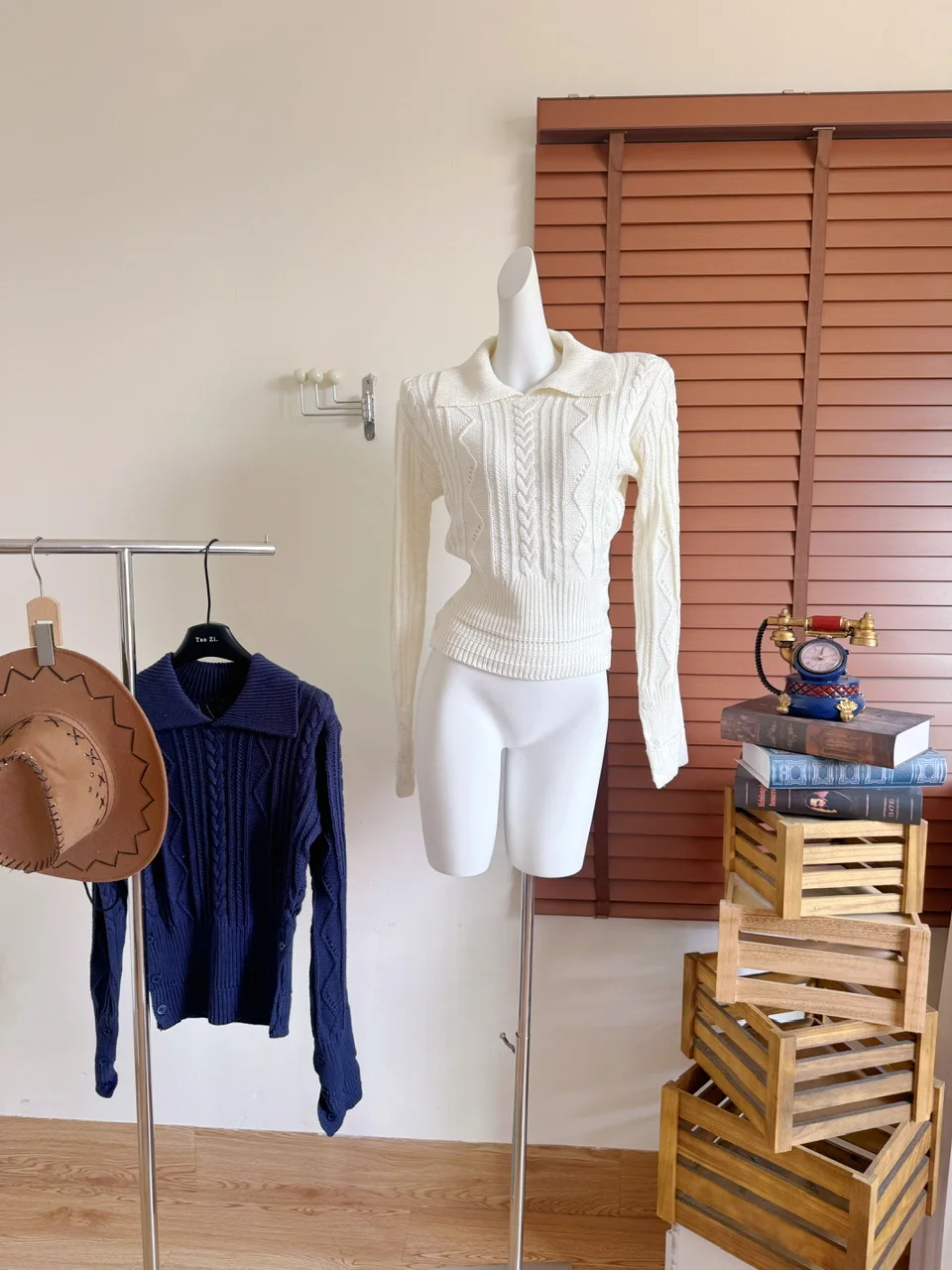 

Women's Autumn Winter Chic Solid Color Twisted Pattern Long Sleeve Sweater Lady Turn Down Collar Pullover Basic Jumper Top