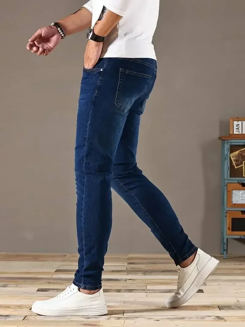 2025 primavera nuevos hombres Slim Fit clásico pantalones vaqueros ajustados Casual estilo callejero Casual hombres pantalones vaqueros ajustados hombre Slim Fit lápiz Denim azul