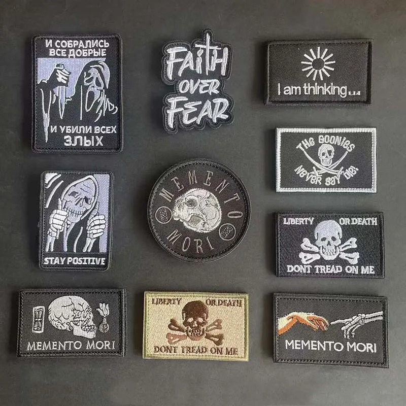 Bleiben Sie positiv, Glaube über Angst, nie sagen Sie die Kleidung Patch taktisches Emblem, Totenkopf-Applikation Stickerei Moralabzeichen für Rucksäcke