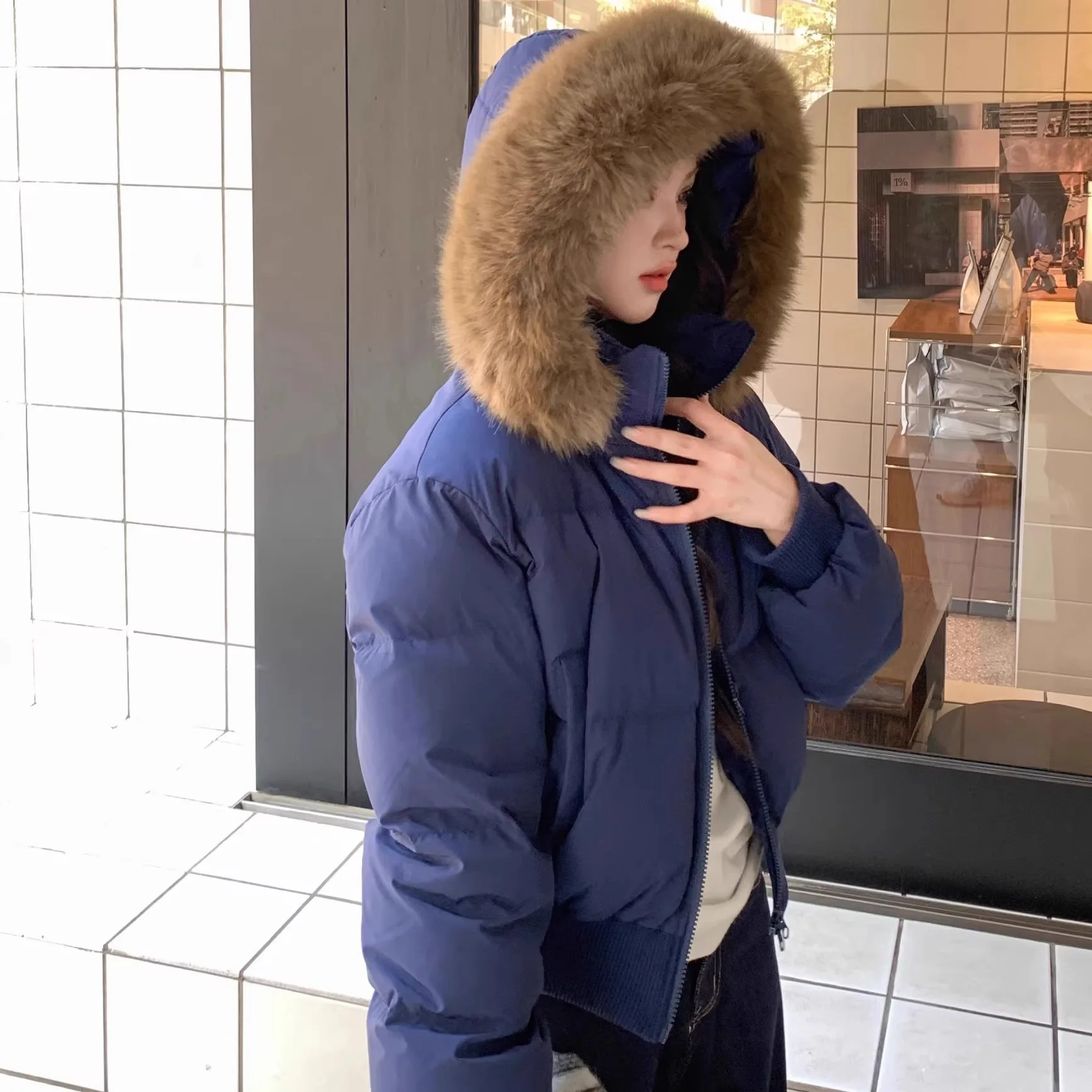 シンプルなファーカラーフード付きショートパーカーコート、ファッショナブルなストリートジッパーフード付きショートコットン服、冬服、女性用ジャケット