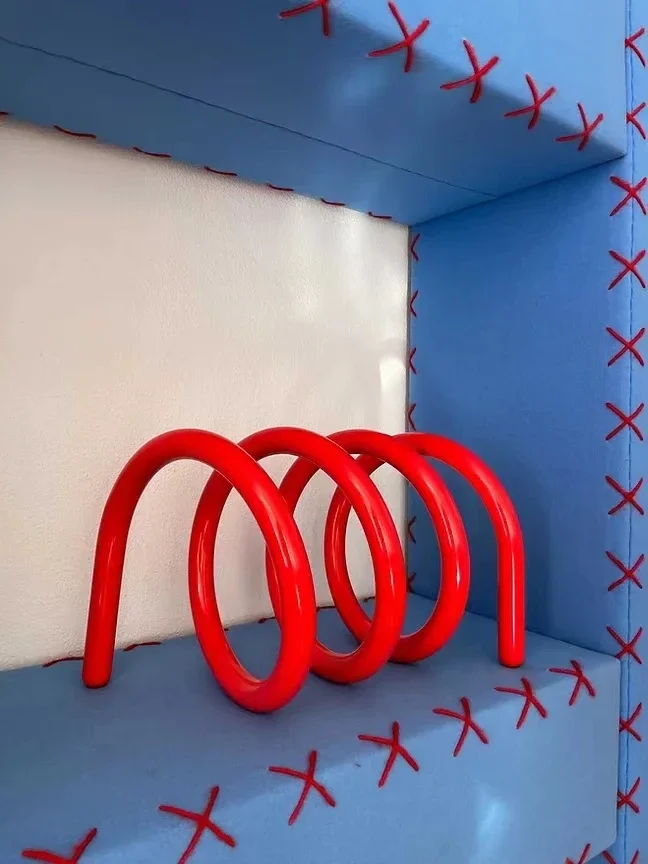 

Spiral bracket metal high-gloss paint simple ornament bracket